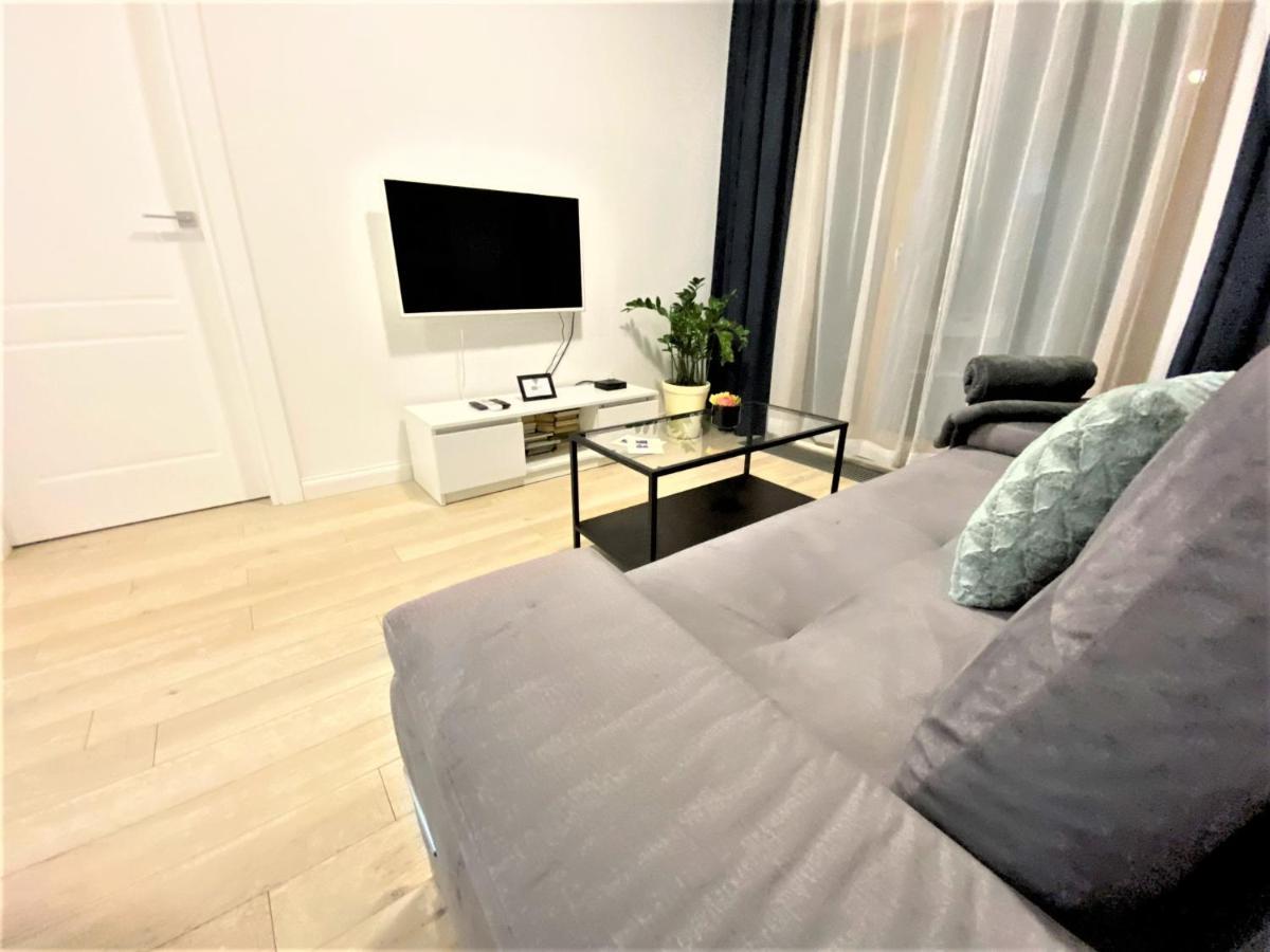 Exclusive 2Br! Apartment In Center +Netflix +Gym Варшава Екстер'єр фото