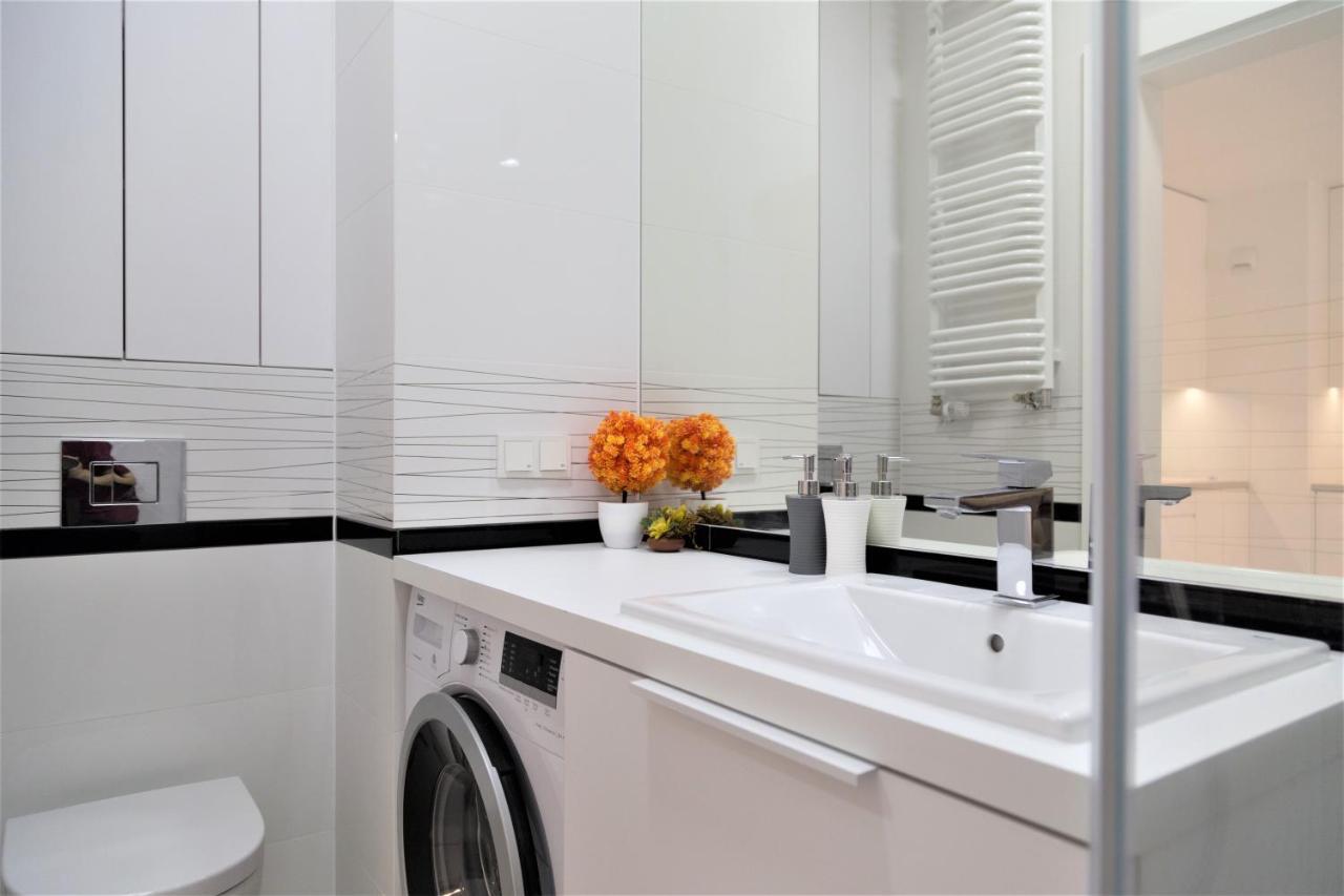 Exclusive 2Br! Apartment In Center +Netflix +Gym Варшава Екстер'єр фото
