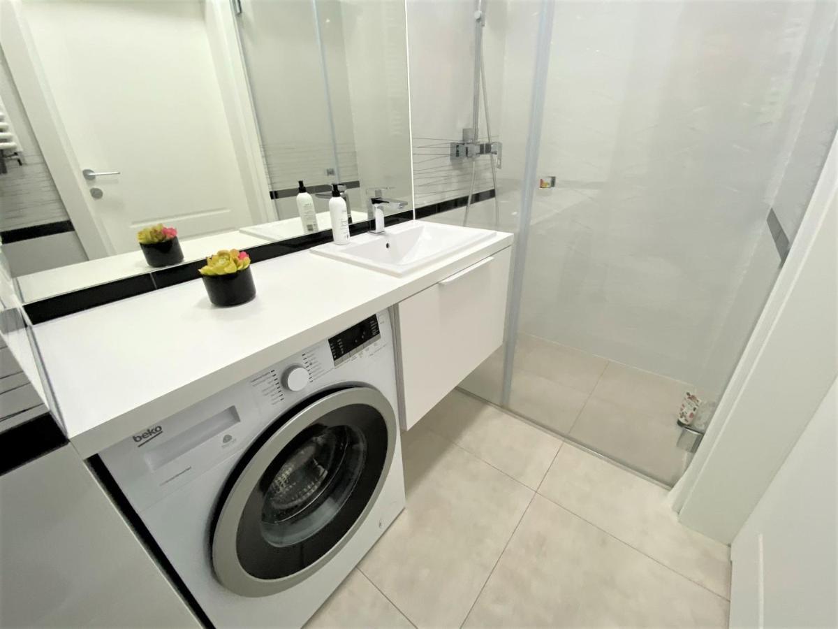 Exclusive 2Br! Apartment In Center +Netflix +Gym Варшава Екстер'єр фото