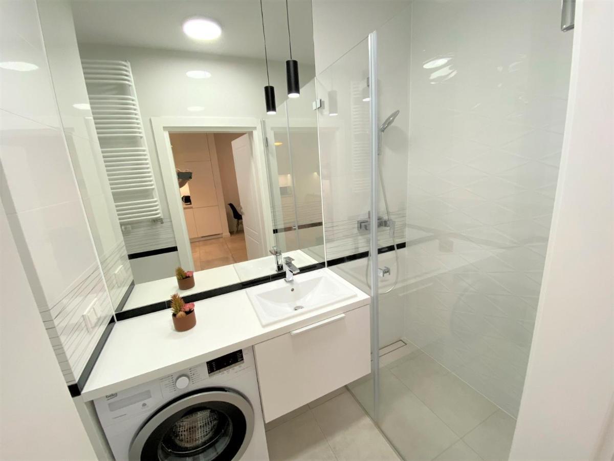 Exclusive 2Br! Apartment In Center +Netflix +Gym Варшава Екстер'єр фото