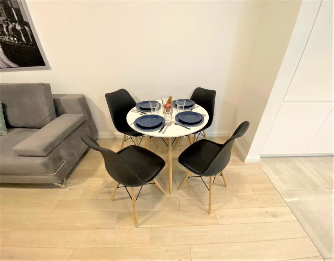Exclusive 2Br! Apartment In Center +Netflix +Gym Варшава Екстер'єр фото